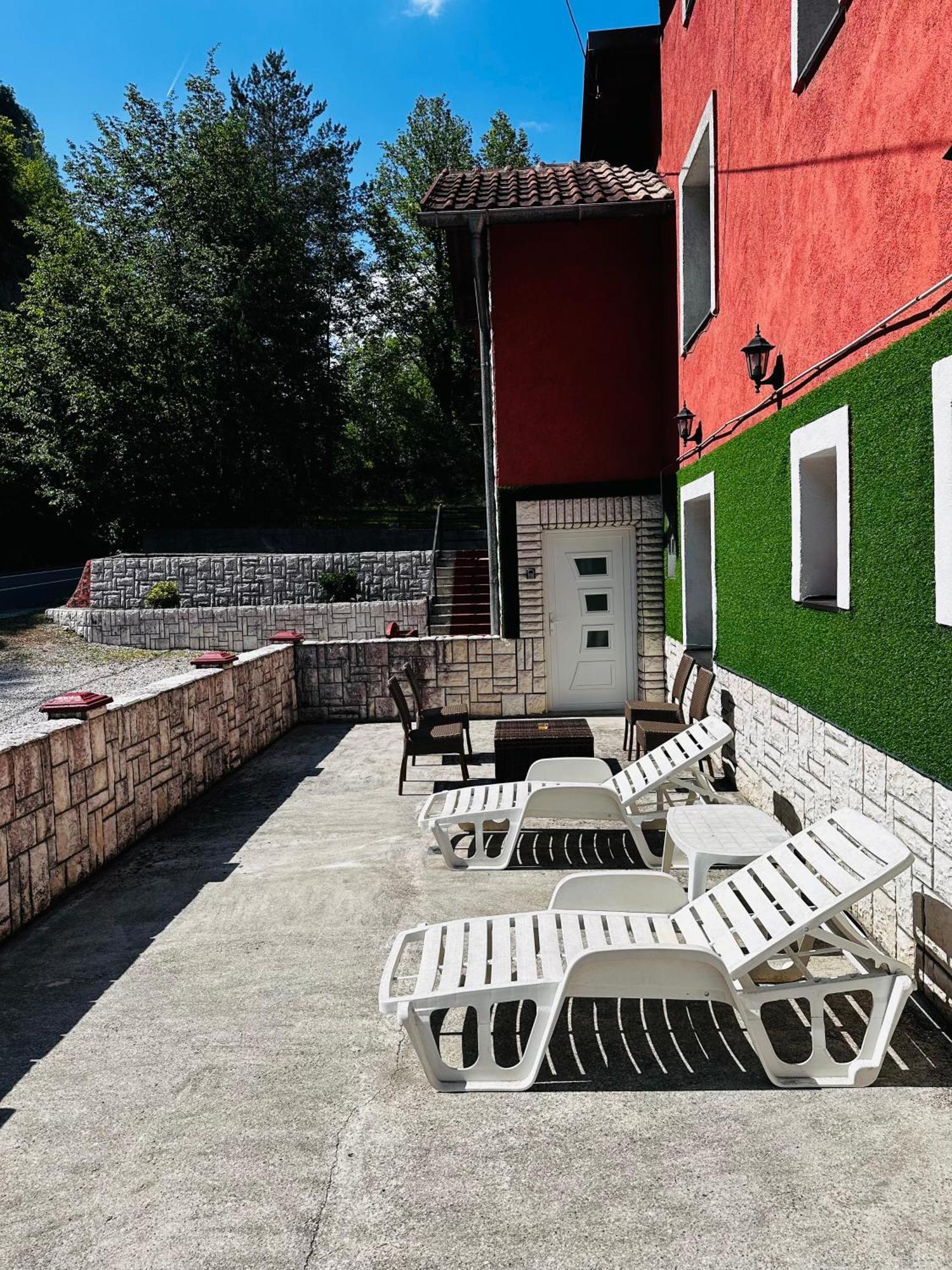 Apart Cobras Jajce Exterior foto